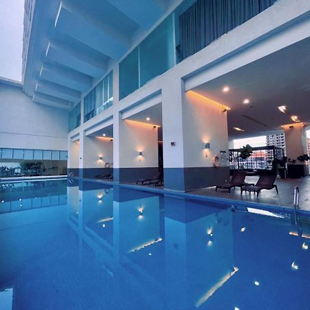 Lux Suites Kl City Pavilion Bukit Bintang With Infinity Pool Kuala Lumpur Exterior photo